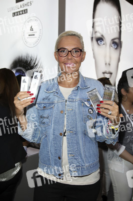 Natascha Ochsenknecht auf der Beauty Messe in Düsseldorf