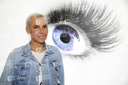 Natascha Ochsenknecht auf der Beauty Messe in Düsseldorf