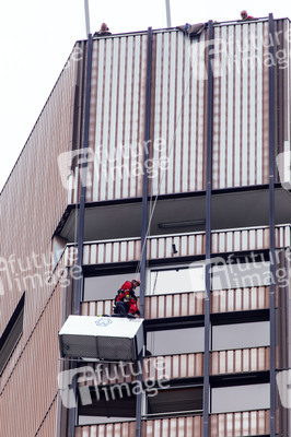 Rettungseinsatz im Kölner Unicenter 42. Stock