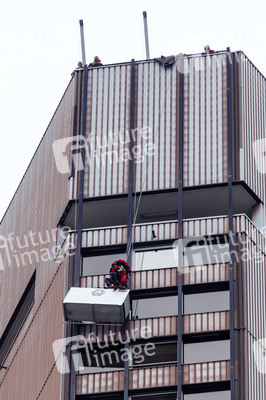 Rettungseinsatz im Kölner Unicenter 42. Stock