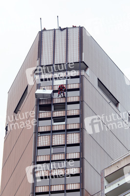 Rettungseinsatz im Kölner Unicenter 42. Stock