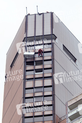 Rettungseinsatz im Kölner Unicenter 42. Stock