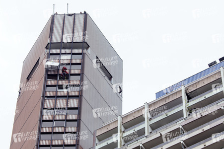 Rettungseinsatz im Kölner Unicenter 42. Stock