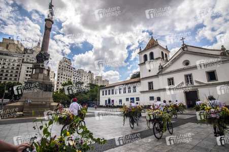 Flower Messenger in Sao Paulo