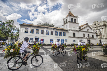 Flower Messenger in Sao Paulo