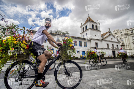 Flower Messenger in Sao Paulo