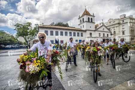 Flower Messenger in Sao Paulo