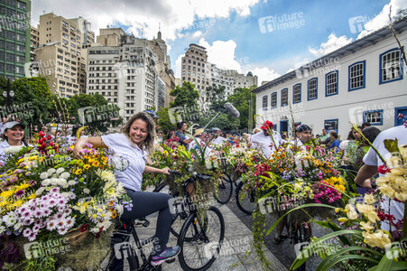 Flower Messenger in Sao Paulo