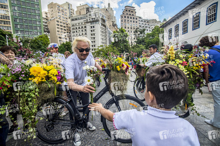 Flower Messenger in Sao Paulo