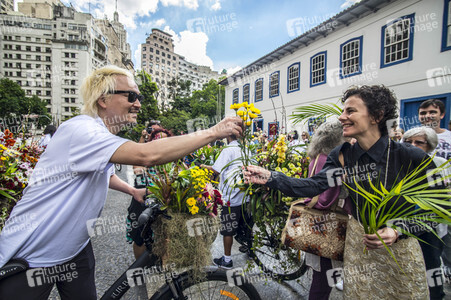 Flower Messenger in Sao Paulo