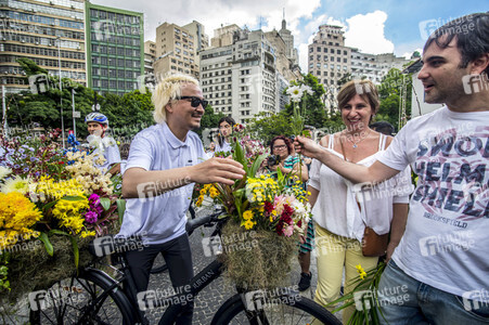 Flower Messenger in Sao Paulo