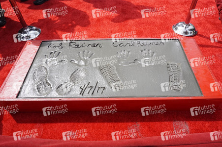 Hand and Footprint Ceremony mit  Carl und Rob Reiner in Los Angeles