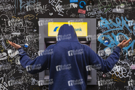 Symbolfoto Gebühren am Automaten