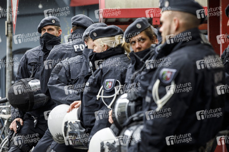Linke und rechte Demonstrationen in Köln