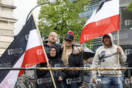 Linke und rechte Demonstrationen in Köln