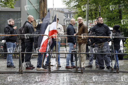 Linke und rechte Demonstrationen in Köln