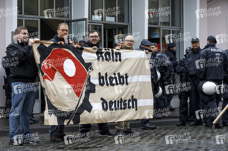 Linke und rechte Demonstrationen in Köln