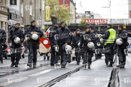 Linke und rechte Demonstrationen in Köln