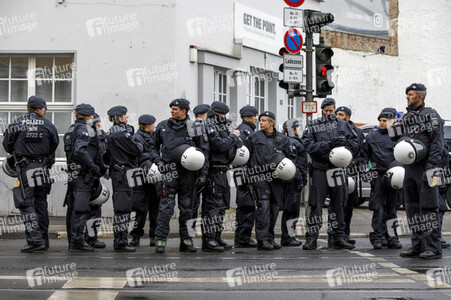 Linke und rechte Demonstrationen in Köln