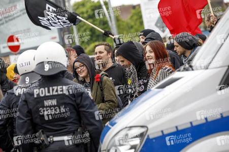 Linke und rechte Demonstrationen in Köln