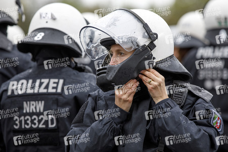 Linke und rechte Demonstrationen in Köln