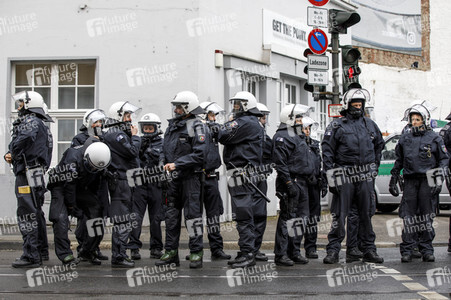 Linke und rechte Demonstrationen in Köln