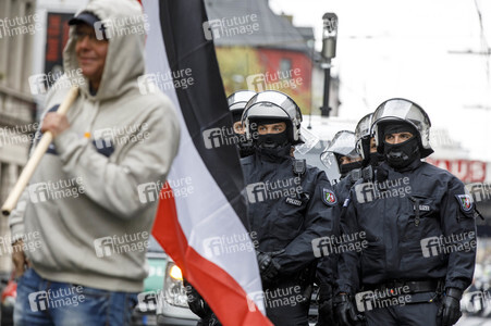 Linke und rechte Demonstrationen in Köln