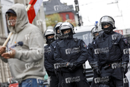 Linke und rechte Demonstrationen in Köln