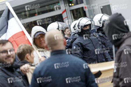 Linke und rechte Demonstrationen in Köln