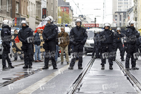Linke und rechte Demonstrationen in Köln