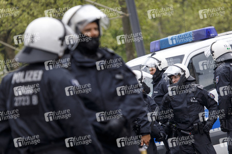 Linke und rechte Demonstrationen in Köln