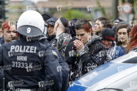 Linke und rechte Demonstrationen in Köln