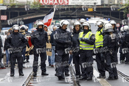 Linke und rechte Demonstrationen in Köln