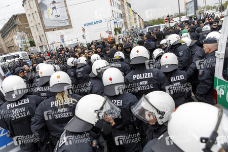 Linke und rechte Demonstrationen in Köln
