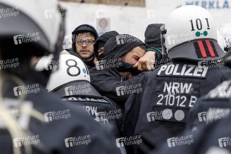 Linke und rechte Demonstrationen in Köln