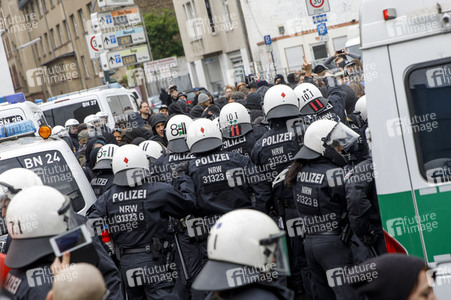 Linke und rechte Demonstrationen in Köln