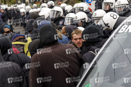 Linke und rechte Demonstrationen in Köln