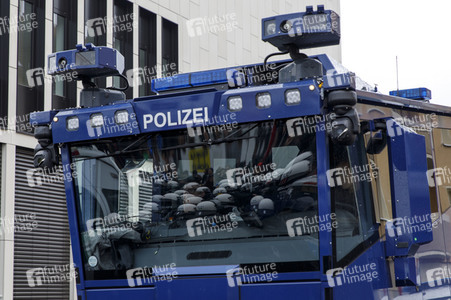 Linke und rechte Demonstrationen in Köln