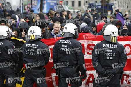 Demonstrationen gegen den AfD Bundesparteitag in Köln