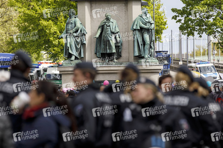 Demonstrationen gegen den AfD Bundesparteitag in Köln
