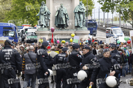 Demonstrationen gegen den AfD Bundesparteitag in Köln