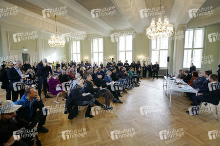 Pressekonferenz zur Wiedereröffnung der Staatsoper Unter den Linden in Berlin