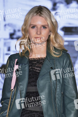 Millennial Stars Fashion Event in Tokio