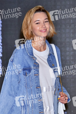 Millennial Stars Fashion Event in Tokio