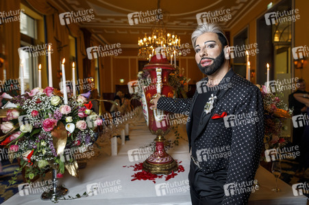Ladies Dinner zu 30 Jahre Harald Glööckler Pompöös in Köln