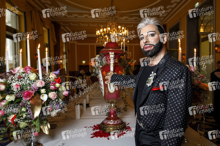 Ladies Dinner zu 30 Jahre Harald Glööckler Pompöös in Köln