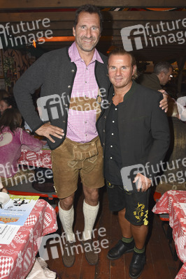 Feier zum HipPopdrom Charity Golfturnier in München