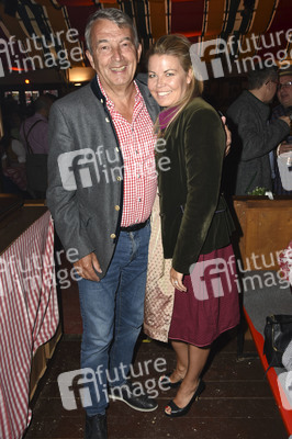 Feier zum HipPopdrom Charity Golfturnier in München