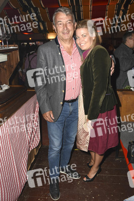 Feier zum HipPopdrom Charity Golfturnier in München
