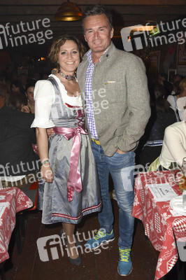 Feier zum HipPopdrom Charity Golfturnier in München